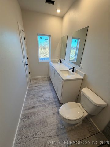 157 W 481 Road, Pryor, OK 74361