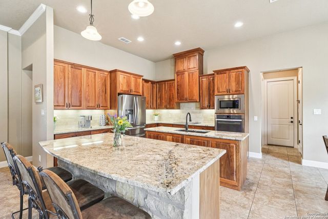 164 Abrego Lake, Floresville, TX 78114