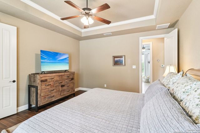 164 Abrego Lake, Floresville, TX 78114
