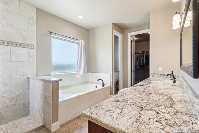 164 Abrego Lake, Floresville, TX 78114
