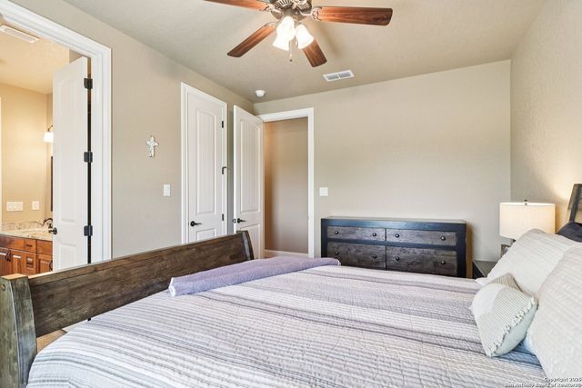 164 Abrego Lake, Floresville, TX 78114