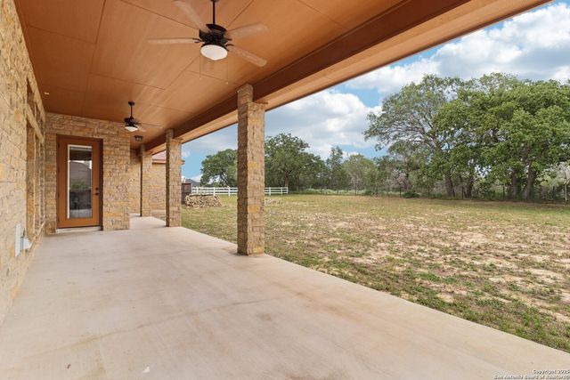 164 Abrego Lake, Floresville, TX 78114