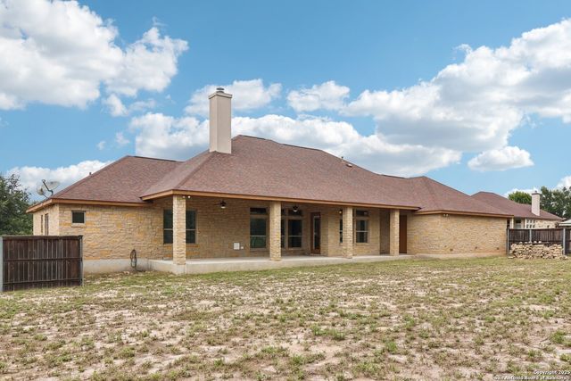 164 Abrego Lake, Floresville, TX 78114