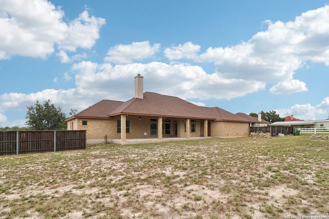 164 Abrego Lake, Floresville, TX 78114