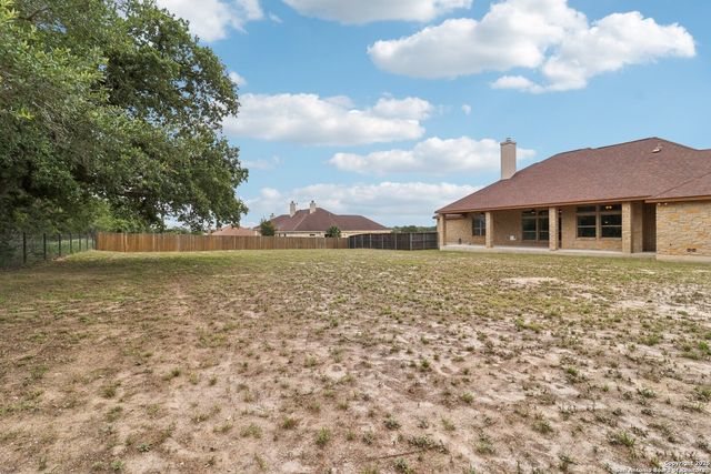 164 Abrego Lake, Floresville, TX 78114