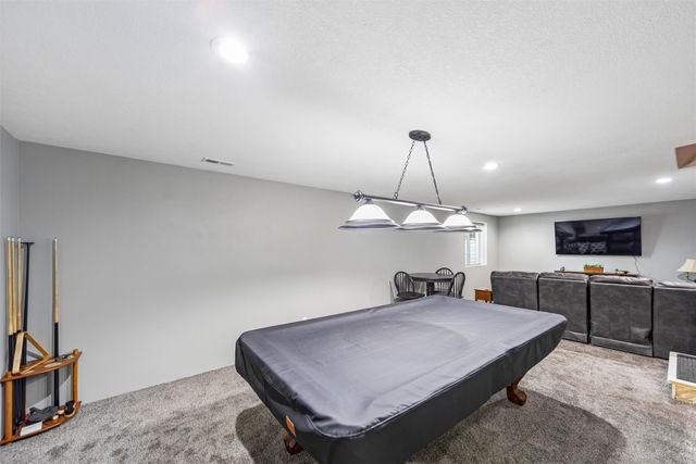 700 Patchett Drive NE, Mitchellville, IA 50169