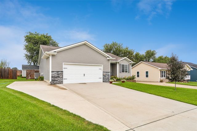 700 Patchett Drive NE, Mitchellville, IA 50169