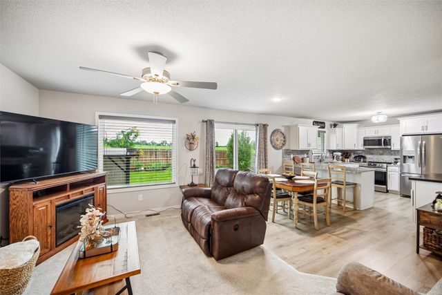 700 Patchett Drive NE, Mitchellville, IA 50169