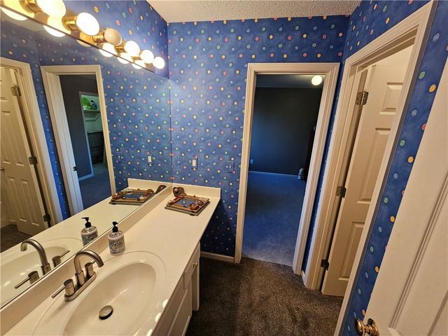 8401 Harbinger Street, Lenexa, KS 66219