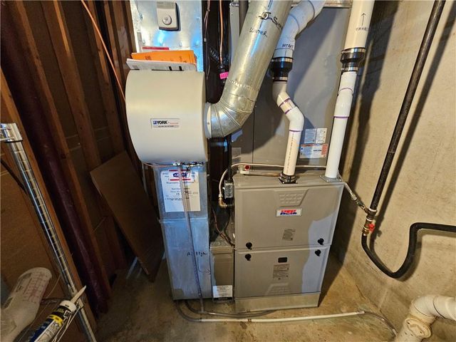 8401 Harbinger Street, Lenexa, KS 66219