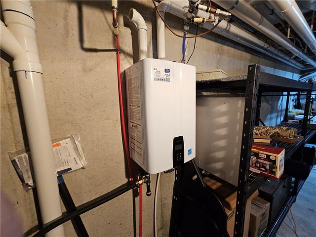 8401 Harbinger Street, Lenexa, KS 66219