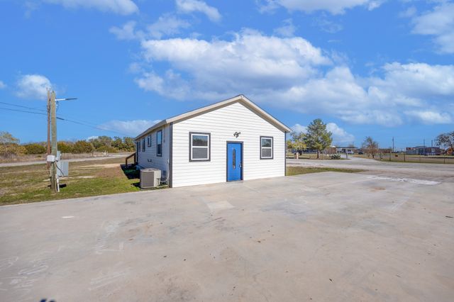 147 Western Lake Drive, Weatherford, TX 76087