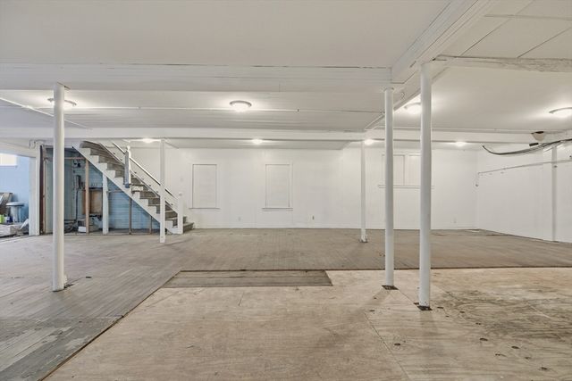 42 Main Road, Tiverton, RI 02878