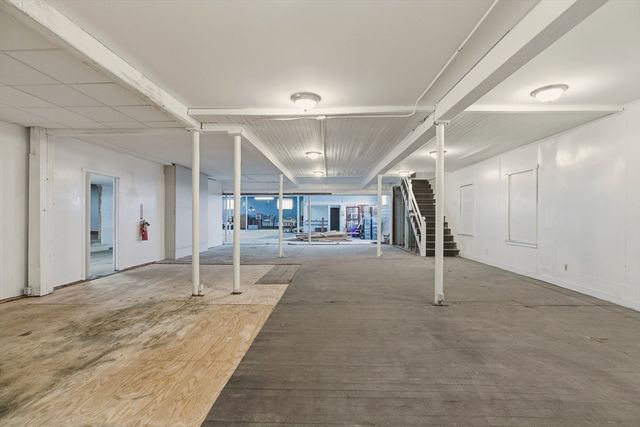 42 Main Road, Tiverton, RI 02878