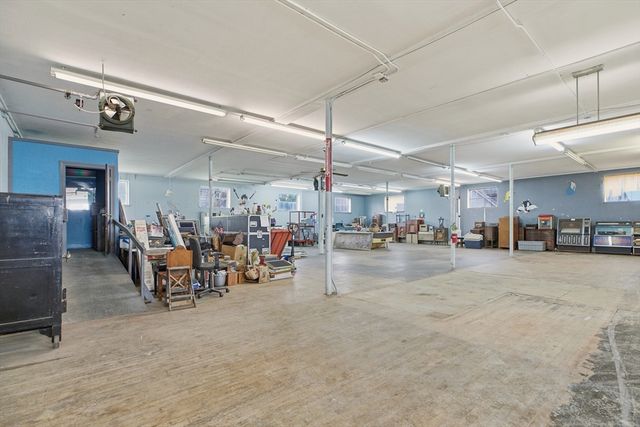 42 Main Road, Tiverton, RI 02878