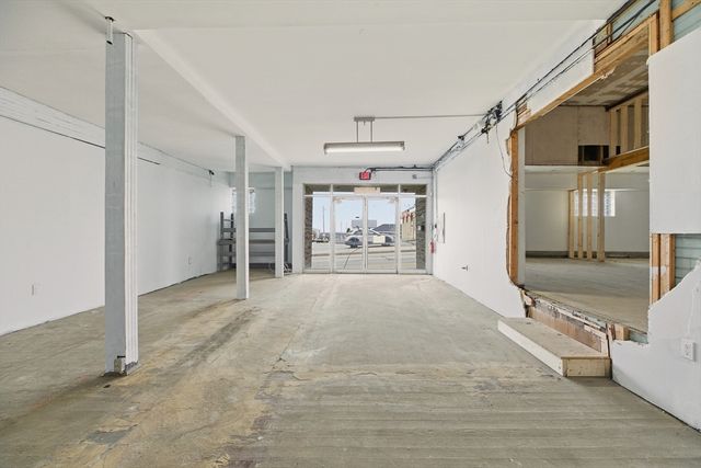 42 Main Road, Tiverton, RI 02878