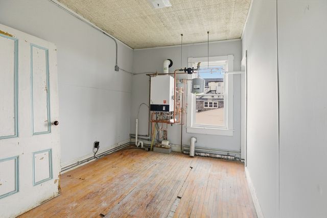 42 Main Road, Tiverton, RI 02878