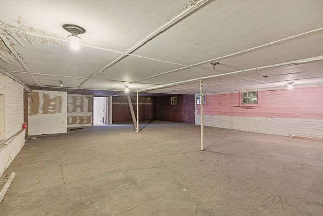 42 Main Road, Tiverton, RI 02878