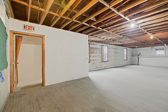 42 Main Road, Tiverton, RI 02878