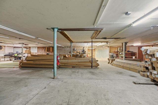 42 Main Road, Tiverton, RI 02878