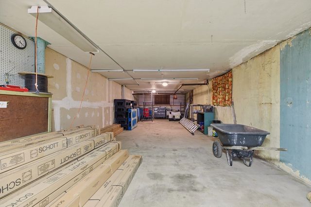 42 Main Road, Tiverton, RI 02878