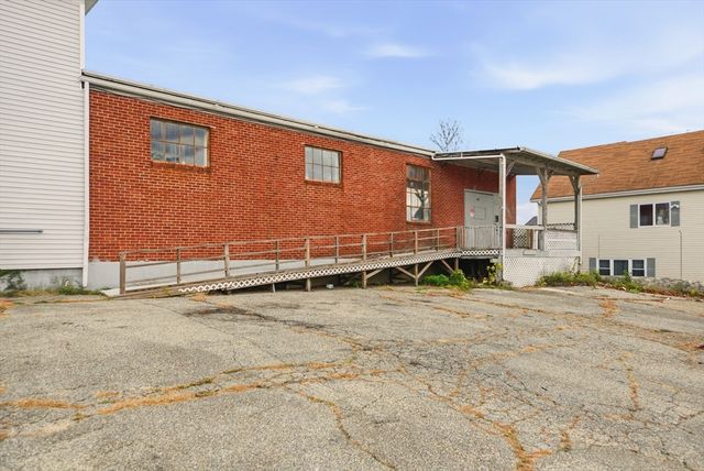 42 Main Road, Tiverton, RI 02878