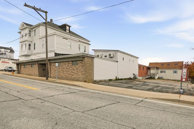 42 Main Road, Tiverton, RI 02878