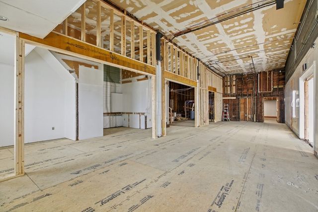 42 Main Road, Tiverton, RI 02878