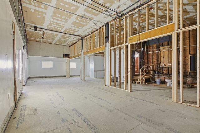 42 Main Road, Tiverton, RI 02878