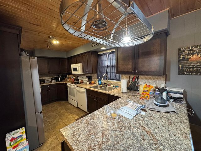 214 HUDSON AVE, Hallsville, MO 65255