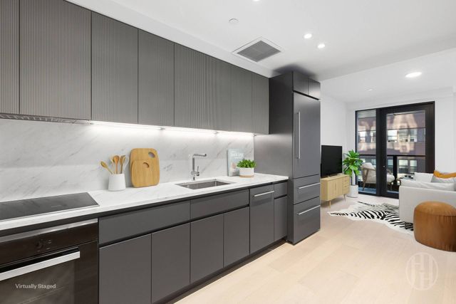 300 W 30th St Apt 4E, New York City, NY 10001