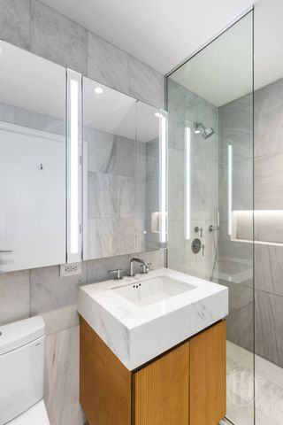 300 W 30th St Apt 4E, New York City, NY 10001