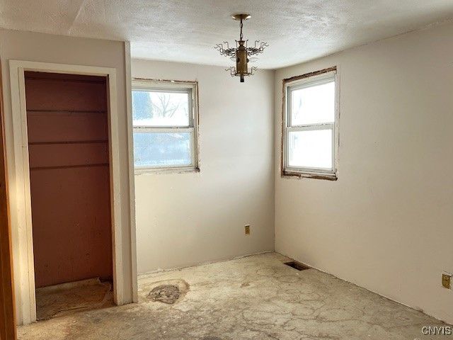 6 Mayberry Place, New Hartford, NY 13413