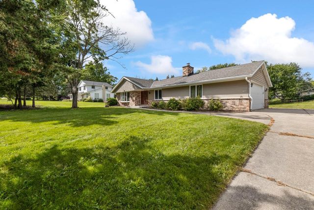 15620 Vernon DRIVE, Brookfield, WI 53005