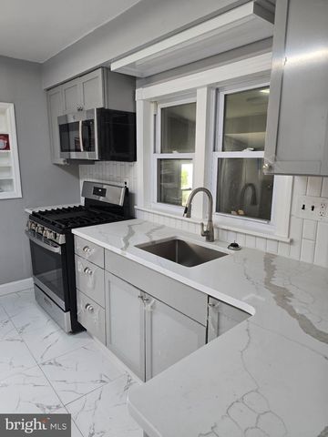 238 CLIFTON AVE, Mount Holly, NJ 08060