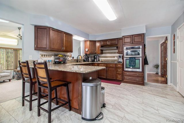 23840 Brentwood Drive, Trenton, MI 48183