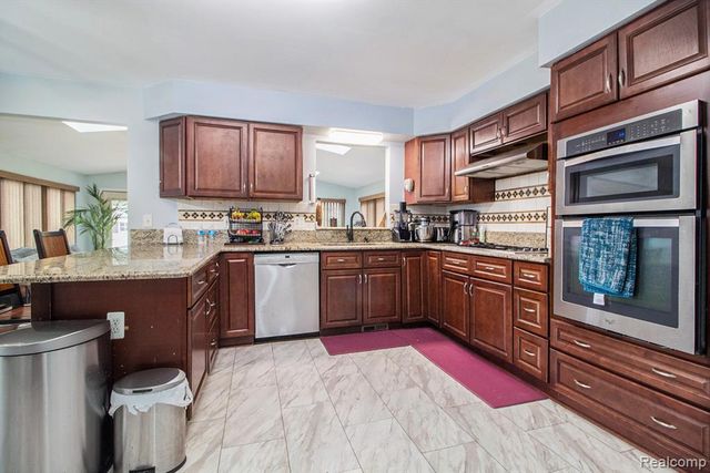 23840 Brentwood Drive, Trenton, MI 48183