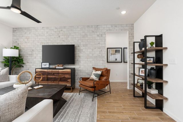 6695 E Home Avenue, Fresno, CA 93727