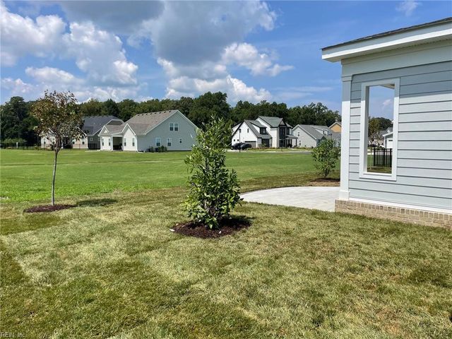 27 River Edge DR, Suffolk, VA 23433