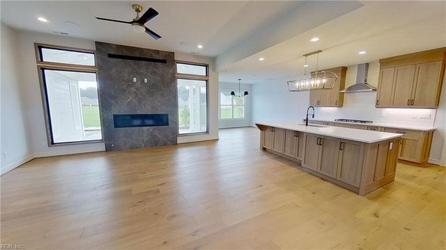 27 River Edge DR, Suffolk, VA 23433