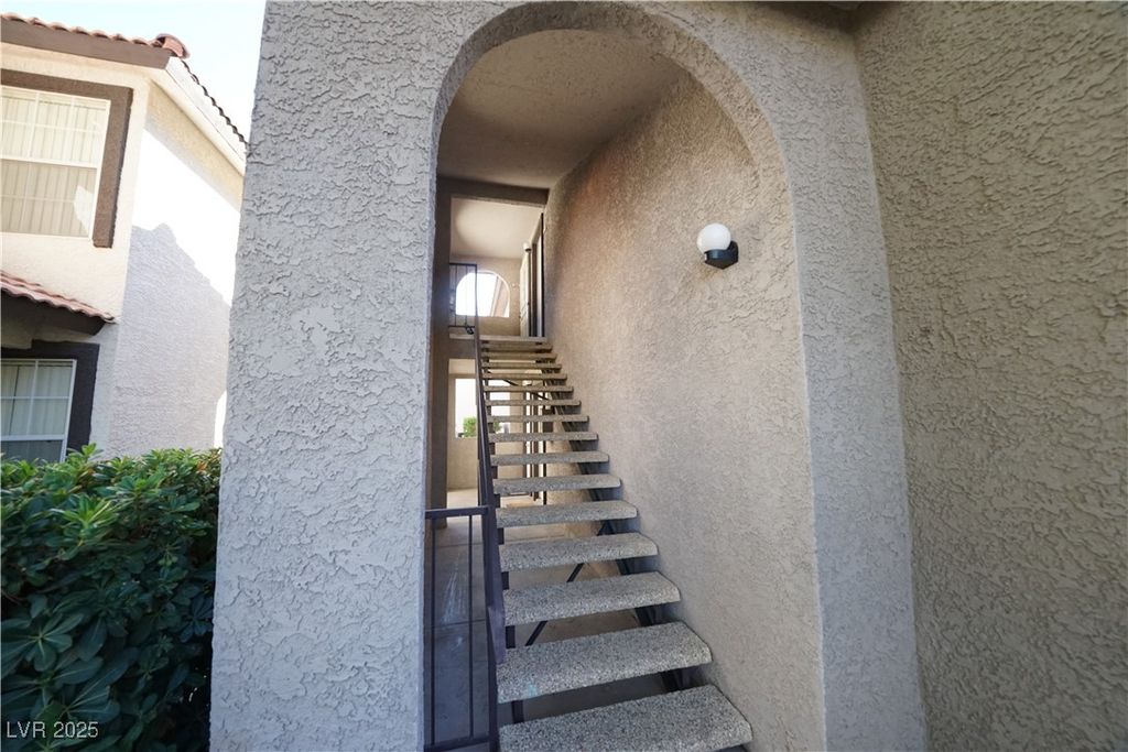 Image 3 of property listing at 2606 South Durango Drive 264, Las Vegas, NV 89117