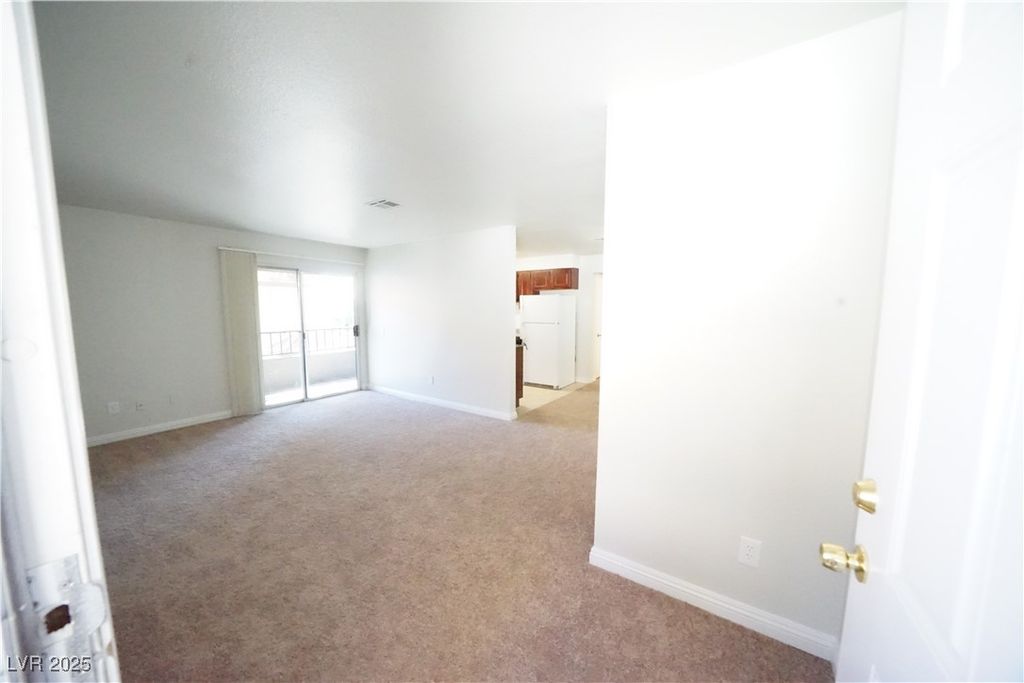 Image 6 of property listing at 2606 South Durango Drive 264, Las Vegas, NV 89117