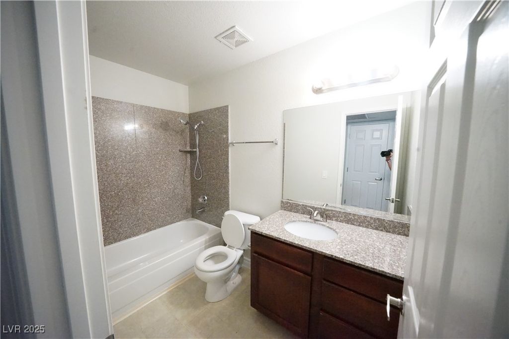 Image 8 of property listing at 2606 South Durango Drive 264, Las Vegas, NV 89117