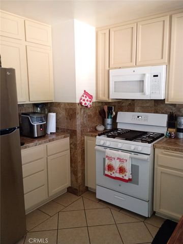 15472 Jasmine Street, Victorville, CA 92395