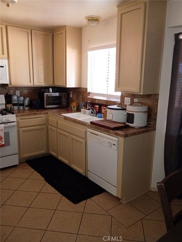 15472 Jasmine Street, Victorville, CA 92395