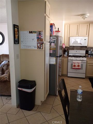 15472 Jasmine Street, Victorville, CA 92395