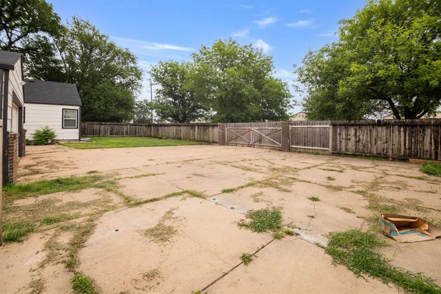 2739 S Rose Marie Ct, Wichita, KS 67216