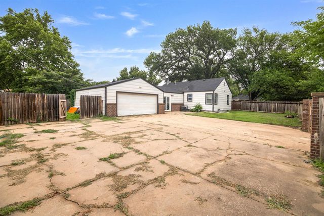 2739 S Rose Marie Ct, Wichita, KS 67216