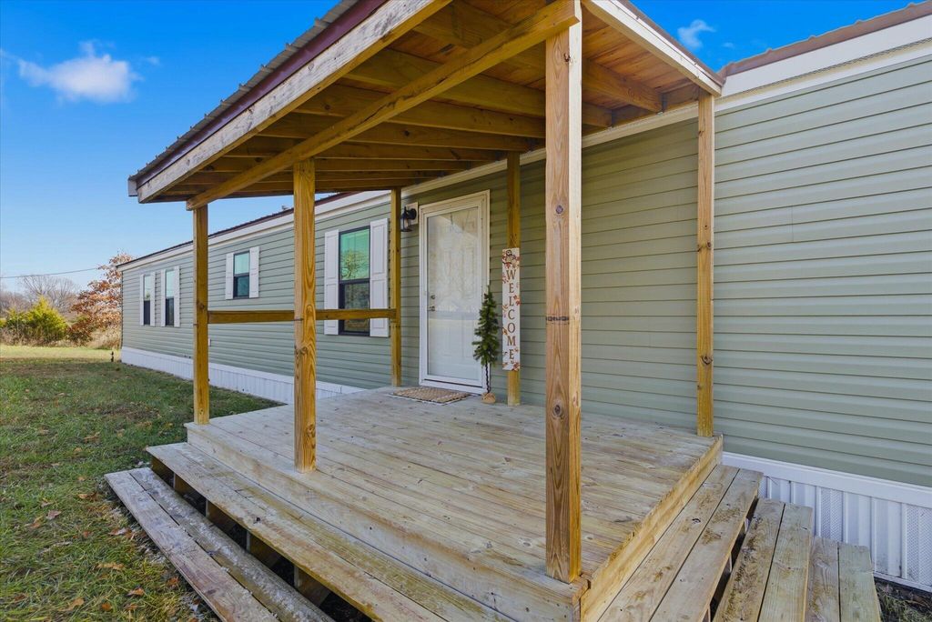 2144 State Highway O, Seymour, MO 65746