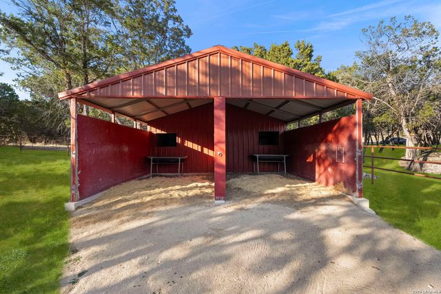 134 Looker Drive, Ingram, TX 78025